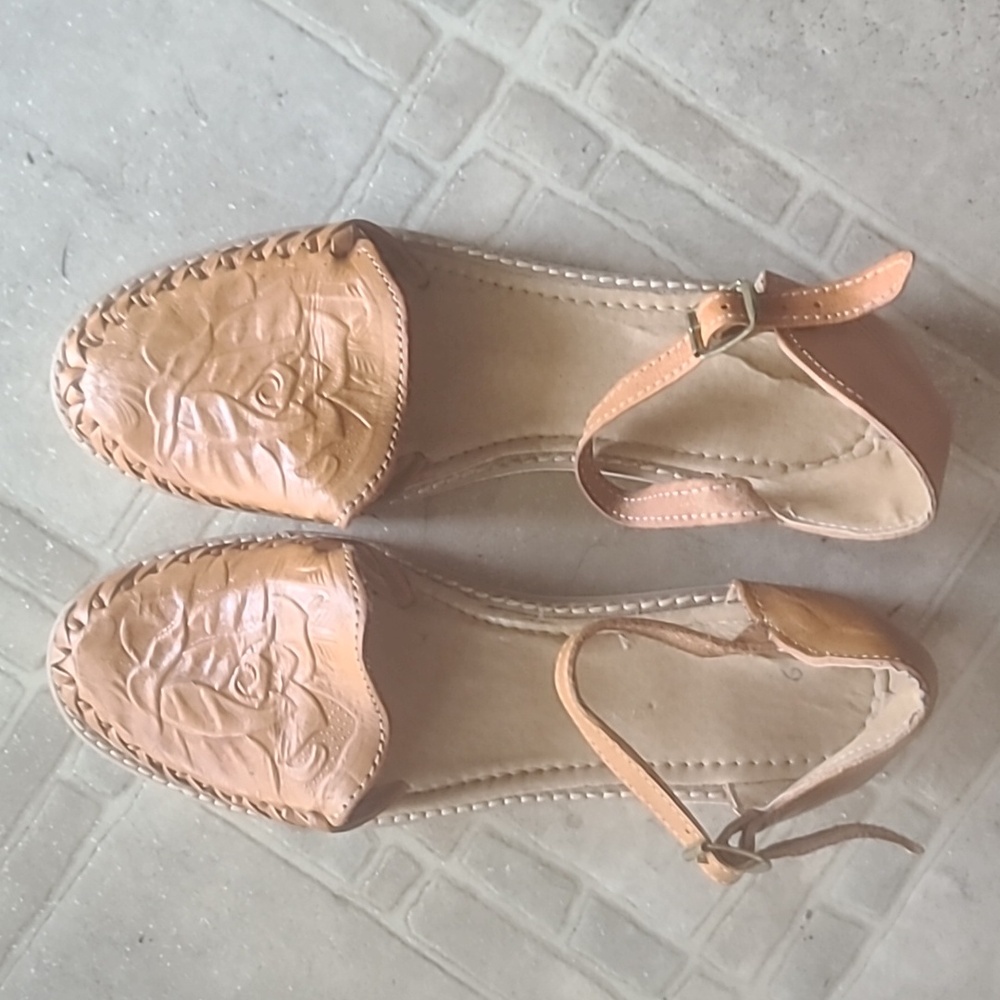Beautiful hand crafted, leather, women's huaraches from Morelia, Mexico